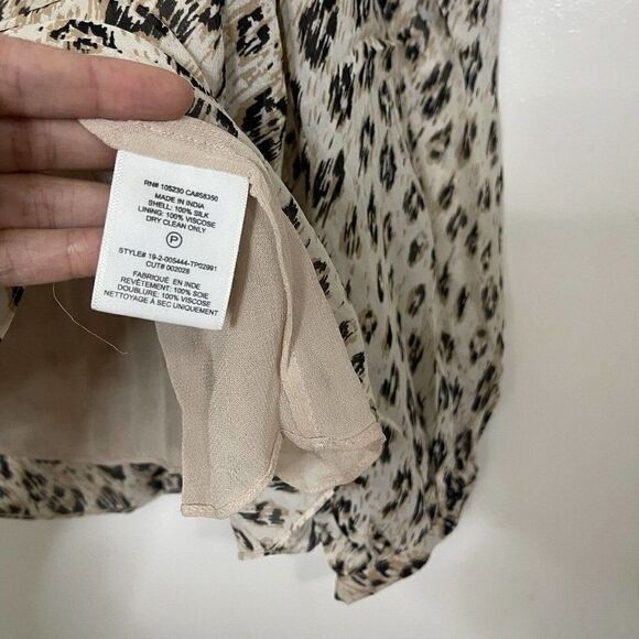 JOIE Tan leopard print v-neck chiffon silk blouse top size Small - Picture 3 of 6